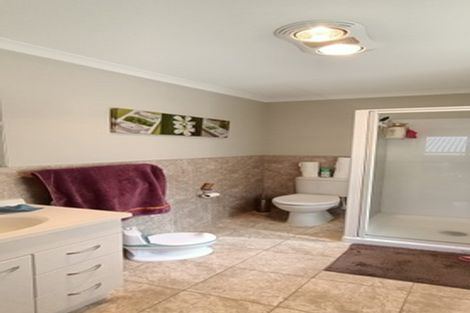 Photo of property in 25 Andover Way, Goodwood Heights, Auckland, 2105