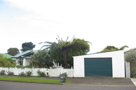 Photo of property in 11 Holsworthy Road, Lower Vogeltown, New Plymouth, 4310