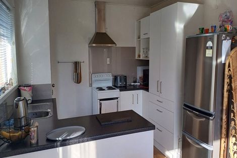 Photo of property in 2/132 Atkinson Road, Titirangi, Auckland, 0604