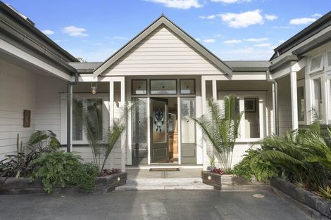 Photo of property in 186 Boord Crescent, Kumeu, 0891