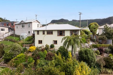 Photo of property in 6 Te Reinga View, Tawa, Wellington, 5028