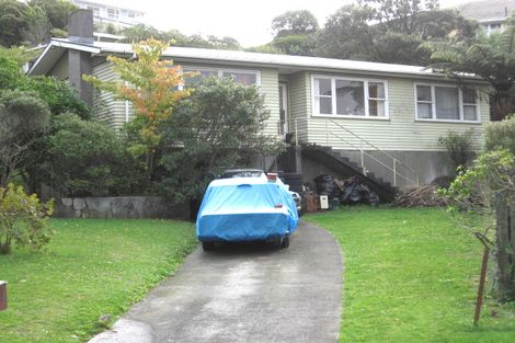Photo of property in 25 Alwyn Place, Newlands, Wellington, 6037