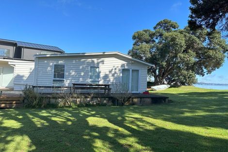 Photo of property in 68 Tindalls Bay Road, Tindalls Beach, Whangaparaoa, 0930