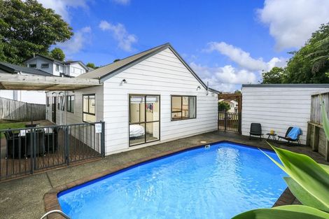Photo of property in 11 Squirrel Lane, Browns Bay, Auckland, 0630