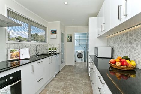 Photo of property in 33 Donovan Avenue, Massey, Auckland, 0614