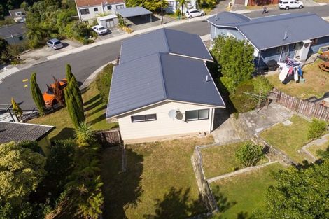Photo of property in 23 Cheltenham Terrace, Newlands, Wellington, 6037