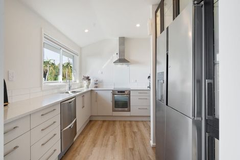 Photo of property in 14 Saint Andrews Hill Road, Mount Pleasant, Christchurch, 8081