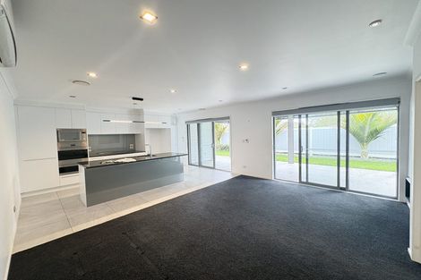 Photo of property in 154 Boord Crescent, Kumeu, 0891