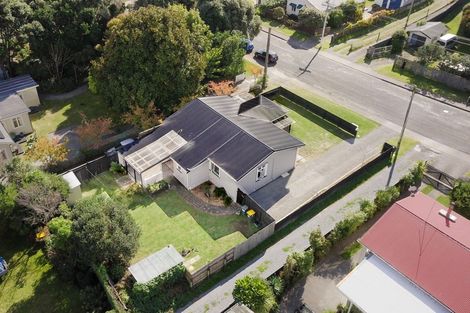 Photo of property in 27 Toi Street, Otaki Beach, Otaki, 5512