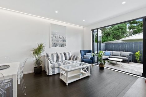 Photo of property in 18b St Michaels Avenue, Point Chevalier, Auckland, 1022