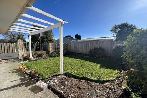 Photo of property in 8a Avonhead Road, Avonhead, Christchurch, 8042