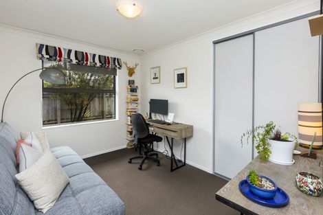 Photo of property in 6 Mount Marua Way, Timberlea, Upper Hutt, 5018