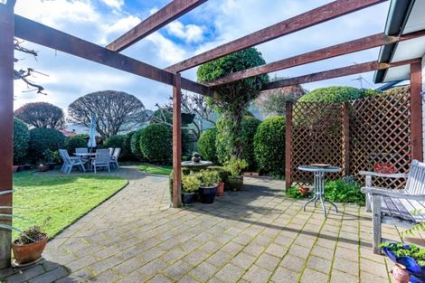 Photo of property in 16 Runanga Grove, Waikanae, 5036
