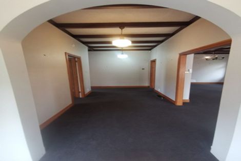 Photo of property in 18 Waiohua Road, Greenlane, Auckland, 1061