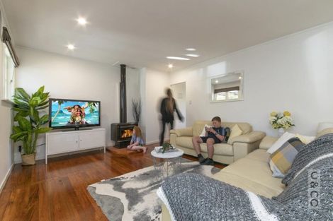 Photo of property in 43 Cambridge Road, Riverhead, 0820