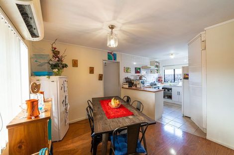 Photo of property in 2/93 Aviemore Drive, Highland Park, Auckland, 2010