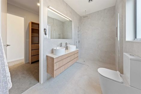 Photo of property in 53 Sunset Road, Totara Vale, Auckland, 0632