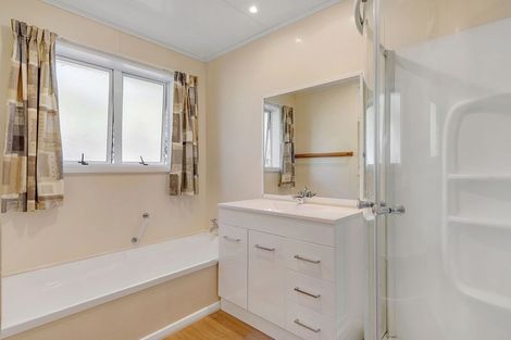 Photo of property in 25 Larsen Crescent, Tawa, Wellington, 5028