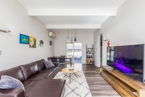 Photo of property in 1/612 Beach Road, Browns Bay, Auckland, 0630