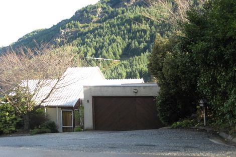 Photo of property in 8 Mackinnon Terrace, Sunshine Bay, Queenstown, 9300