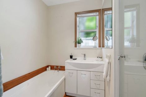 Photo of property in 546 Stokes Valley Road, Stokes Valley, Lower Hutt, 5019