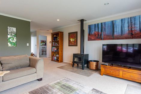 Photo of property in 205 Taylors Road, Otaki, 5583