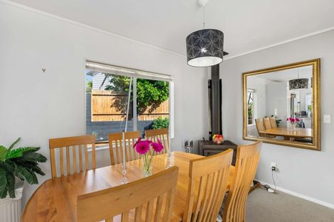 Photo of property in 1/16 Midgley Road, West Harbour, Auckland, 0618