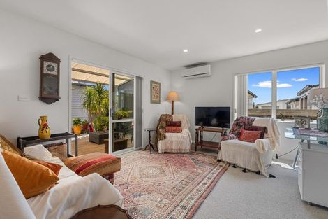 Photo of property in 11 Kamahi Crescent, Papamoa Beach, Papamoa, 3118