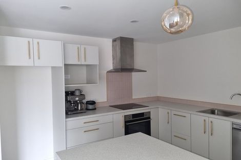 Photo of property in 8 Julian Place, Westown, New Plymouth, 4310