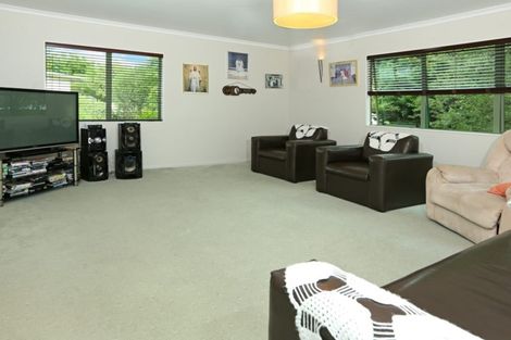 Photo of property in 28a Felgrove Street, Glendene, Auckland, 0602