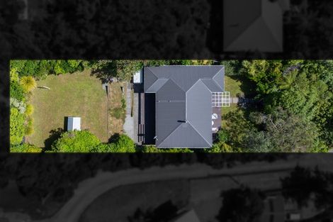 Photo of property in 1 Wakely Road, Newlands, Wellington, 6037