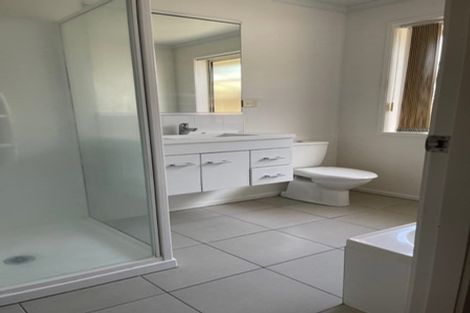 Photo of property in 25 Ambassador Glade, Orewa, 0931