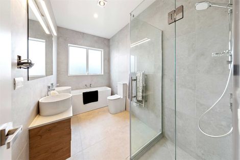 Photo of property in 53 Sunset Road, Totara Vale, Auckland, 0632