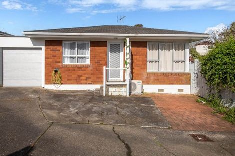 Photo of property in 1/10 Ballater Place, Highland Park, Auckland, 2010