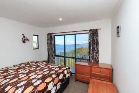 Photo of property in 4 Bennett Grove, Newlands, Wellington, 6037