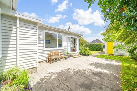 Photo of property in 59 Oroua Street, Eastbourne, Lower Hutt, 5013