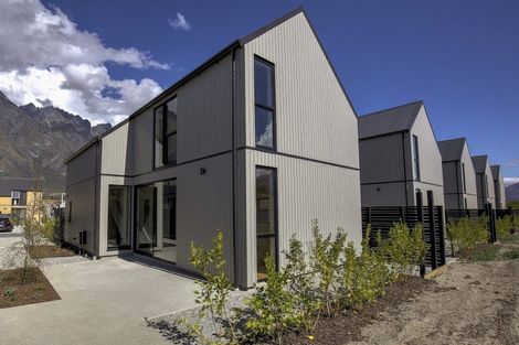 Photo of property in 45 Casterway Crescent, Jacks Point, 9371