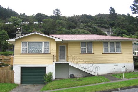 Photo of property in 71 Bird Grove, Stokes Valley, Lower Hutt, 5019