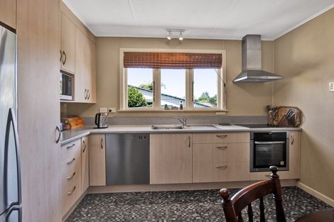 Photo of property in 77 Omata Road, Marfell, New Plymouth, 4310