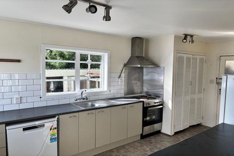 Photo of property in 41 Hungerford Road, Lyall Bay, Wellington, 6022