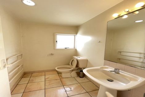 Photo of property in 2/21 Calypso Place, Rothesay Bay, Auckland, 0630