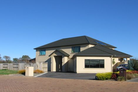 Photo of property in 6 Banksia Grove, Milson, Palmerston North, 4414