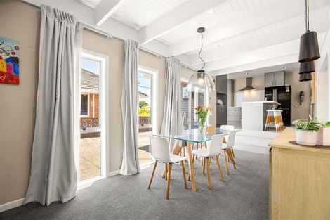 Photo of property in 16 Taikata Road, Te Atatu Peninsula, Auckland, 0610