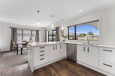 Photo of property in 13 Barry Curtis Place, Levin, 5510