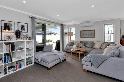 Photo of property in 16 Maturiki Drive, One Tree Point, 0118