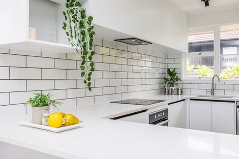 Photo of property in 3/240 Hurstmere Road, Takapuna, Auckland, 0622