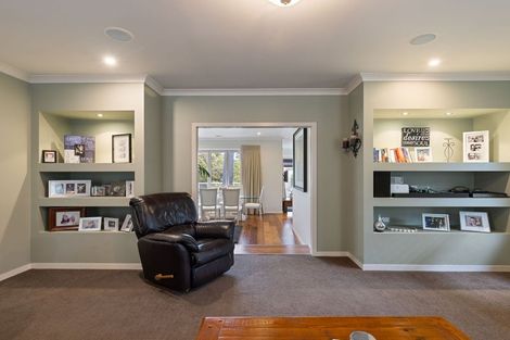 Photo of property in 37 La Lena Grove, Fitzherbert, Palmerston North, 4410