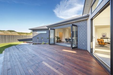 Photo of property in 9 Fairway Grove, Hokowhitu, Palmerston North, 4410