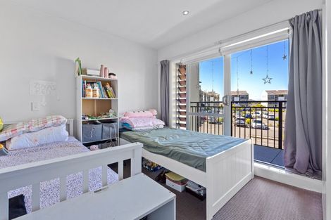 Photo of property in 10a/71 Spencer Road, Oteha, Auckland, 0632