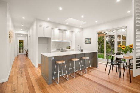 Photo of property in 1223 Old North Road, Helensville, 0875